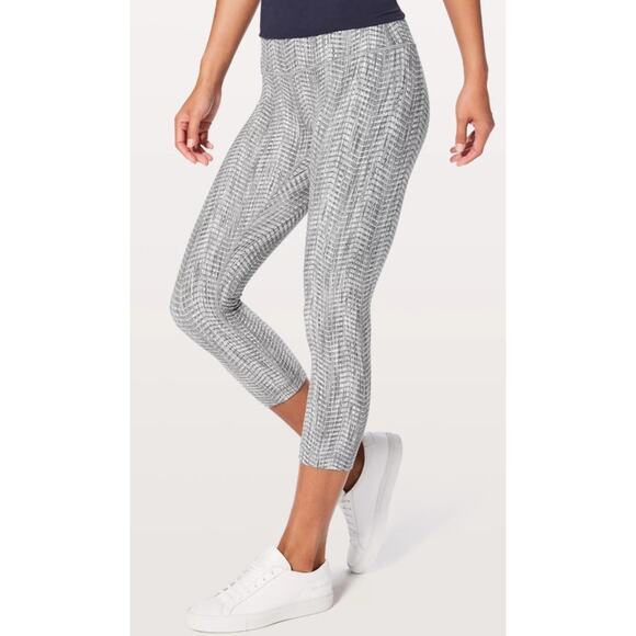 Lululemon Wunder Under Crop Luon Arrow Jacquard Battleship size 8 - Picture 2 of 5